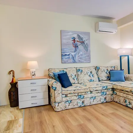 Sea Garden דירה