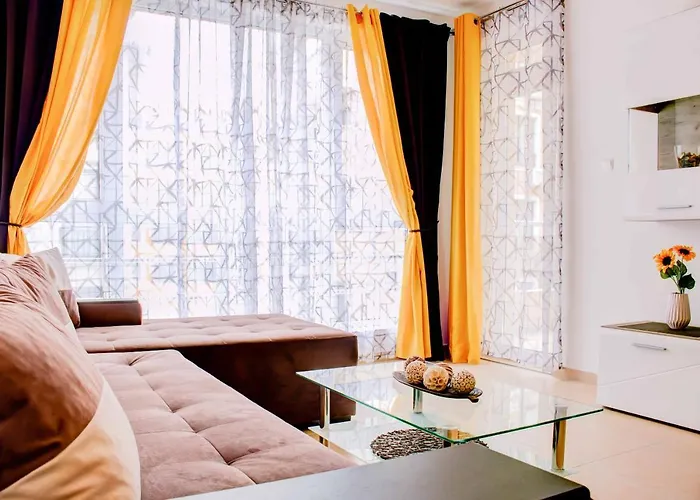 Sea Garden Apartment *