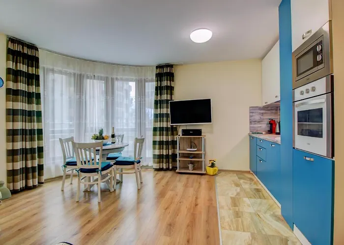 Sea Garden Apartment *