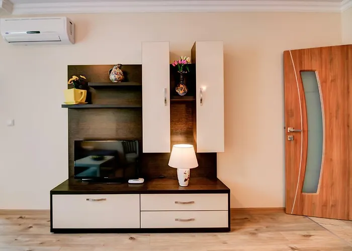 Sea Garden Apartment *