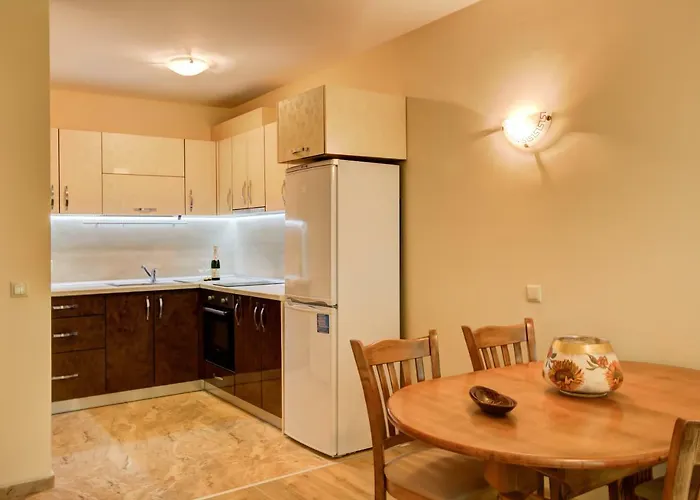 Sea Garden Apartment *