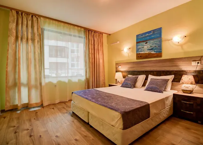 Sea Garden Apartment *