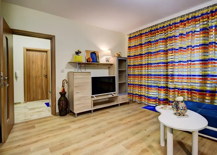 Sea Garden Apartment *